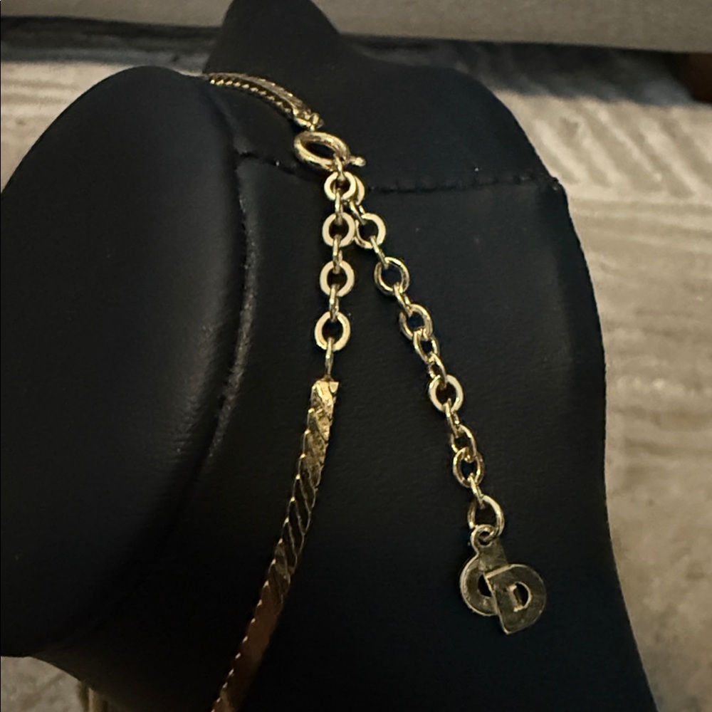 Stunning Vintage DIOR Gold Triangle Pendant Necklace - Picture 6 of 7